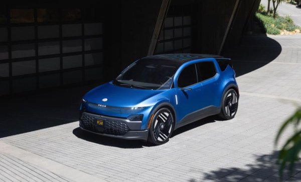 Fisker планира да завладее пазара на базовите електромобили, когато пусне кросоувъра Pear през 2025 г. при начална цена от 29 900 долара. Моделът ще се предлага в редица спецификации, включително със задно задвижване и такива на всички колела.
Батерията на Pear трябва да му осигури пробег между 280 км и 500 км с едно зареждане.
Fisker казва, че базовият модел ще ускорява от 0 до 100 км/ч за 6,3 секунди, докато версията Extreme ще предлага още по-добро представяне.
